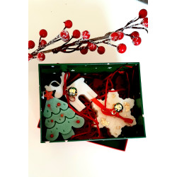 Cadouri speciale de Craciun in cutie cu Renul Rudolf, bradut si fulg de zapada din ceara parfumata