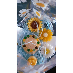 Set cadou de Paste 5 lumanari si bratara soarelui pietre naturale Set cadou de Paste 5 lumanari si bratara soarelui pietre naturale
