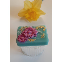 Sapun cu parfum arbore de ceai, decorat cu flori pictate, cadouri handmade Sapun cu parfum arbore de ceai, decorat cu flori pictate, cadouri handmade